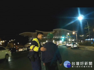 老翁坐車迷途　警方用心協助平安返家