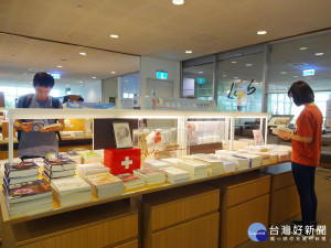 高雄市立圖書館總館自104年開館至今，已經連續三年超過千萬冊次的借閱量。（圖／記者許凱涵攝）