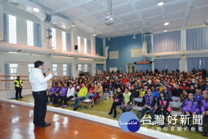鄭市長表示，市府積極建設八德，對於舊社區，將改善各項設施，同時也將推動多項新建設。

