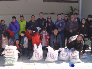 愛心假日不打烊 崇德會偏遠山區送白米