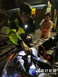 老嫗深夜攔警車 暖警檢查後排除故障