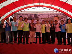 新彰化火車站特區規劃，彰化縣長魏明谷向民眾說明未來願景。圖／記者鄧富珍攝