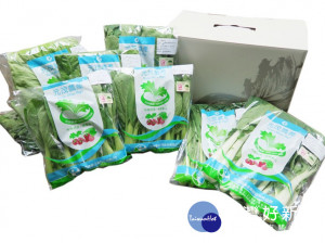 果菜公司因應農曆年節，備有有機蔬菜箱及水果禮盒，提供民眾選購。（圖／果菜公司提供）