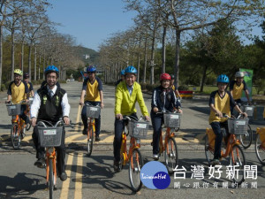 
市議員吳敏濟為大甲高工學生爭取iBike站點，二十四日啟用，確解決了偏遠學校交通不便的之需。（記者陳榮昌攝）
