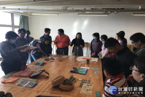 國中教師參訪藝創中心。