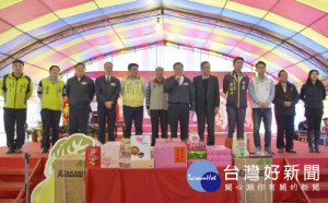 桃園市長鄭文燦前往平鎮區農會倉庫，出席「107年度平鎮區農民節表彰大會」。


