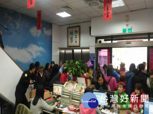 
外埔區戶政事務為讓新住民對公民權的認識，昨日辦理「新住民公民權」宣導講習，讓其了解民主選舉之精神。（記者陳榮昌攝）

