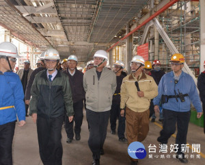 為確保縣民生命財產安全，雲林縣長李進勇特率相關單位主管，前往台塑六輕廠區進行製程及工安巡察。（記者陳昭宗翻攝）