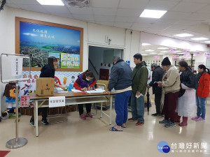 板橋公所年菜發放對象主要為本區低收入戶一、二款、獨居長者及急難救助之家庭。（圖／板橋公所提供）