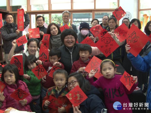 農曆新年將至 民眾練毛筆字寫春聯