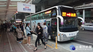 為因應春節期間交通疏導，台北轉運站2月14日（小年夜）及20日（初五）每日15～22時實施站外下客，除常態實施下客點外，另新增台北車站東三門及西三門臨時停靠區（圖／台灣好新聞編輯部）