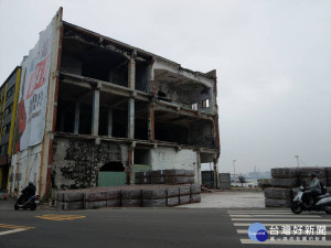 哨船街危樓，工務局強制拆除。（圖／記者許凱涵攝）