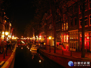 阿姆斯特丹的紅燈區（圖／維基百科／圖片與本新聞無關）