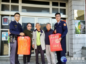 老伯山區迷路，警方找到，家人到派出所感謝。林重鎣攝