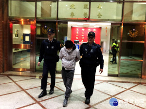 涉及強盜殺人罪嫌的高姓嫌犯遭八德警方移送桃園地檢署偵辦。
