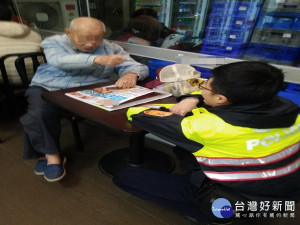 太平警方找到迷路老翁。林重鎣攝