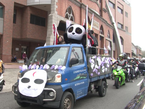 迎接戊戌年梅竹賽 機車遊行互比聲勢