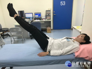 伸展筋骨可減肥。林重鎣攝