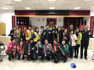 楊梅分局長劉印宮祝賀所屬員警、家眷志工及全天下的女性，婦女節快樂。