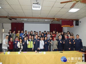 霧峰分局和女員警座慶祝婦女節。林重鎣攝