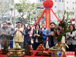 北臺灣最大考古主題休閒園區「新北市史前文化教育園區」動土，館長陳春蘭主持祈福儀式。（圖／記者黃村杉攝）