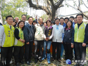 桃園市長鄭文燦前往桃園區建國國中履勘建國非營利幼兒園。