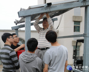 

弘光科技大學環境與安全衛生工程系未雨綢繆，今年率先邀請產官學各界共同研討，將共同合作投入國內模組回收，別讓綠能變環境殺手！（記者陳榮昌攝）