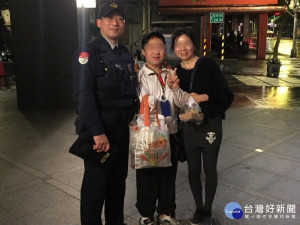 母親慌張無助急尋兒　熱心捷警協助找回