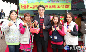 雲嘉南分署長柯呈枋(中)歡迎民眾週六一起支持多元社企，好吃好玩兼做公益！
