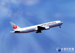 日本航空（JAL），將在台灣新招募至少30名空服員，4月27日（週五）截止報名，書面審查通過者將在5月5日（週六）、6日（週日）進行首次面試。（圖／日本航空Facebook）