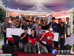 參加修平k 歌王同學。林重鎣攝