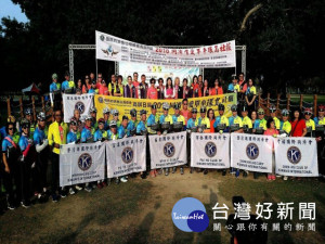 
國際同濟會台灣總會高屏B區舉辦2018同濟有愛，60位騎土風雨無阻環島行善，所到之處受到歡迎，帶給弱勢孩童無限溫馨。（記者陳榮昌攝）