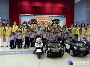 桃園市政府警察局舉辦小小警察體驗營活動。
