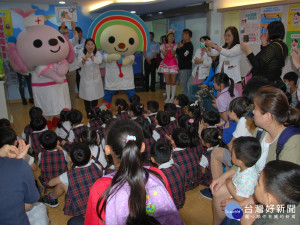 郭綜合醫院慶祝兒童節，兒科門診舉辦洗手運動。