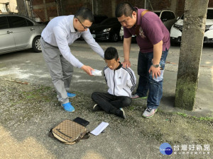 楊梅警方逮捕詐騙集團車手，依詐欺罪嫌移送桃園地方檢察署。

