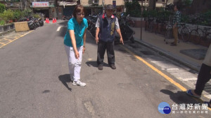 窄巷設公車站惹民怨　李翁月娥要求改善