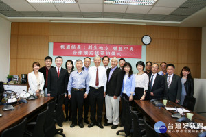 為善盡大學社會責任，「桃園USR聯盟」正式成立，各校代表合影。