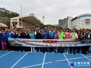 市長朱立倫12日主持三重綜合運動場PU跑道整建工程啟用典禮。（圖／記者黃村杉攝）