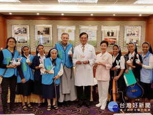 台南市天主教生命關懷協會，送愛到高榮台南分院。