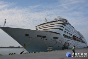 麗星郵輪雙子星號首航澎湖　千名旅客造訪世界最美麗海灣