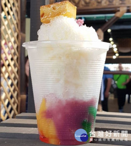 菲律賓特色冰品HALO-HALO，色彩鮮豔光看就很消暑。

