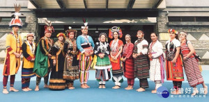   4月28日下午2點40分開幕表演有臺灣十六族原住民族傳統服飾走秀。 （圖／十三行博物館提供）