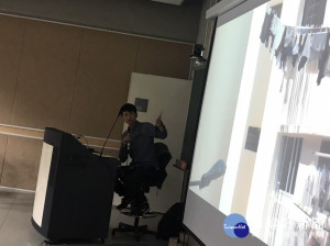 導演許鴻財4/25回到他的母校交通大學，與學弟妹暢談他的參賽經驗。（圖／新聞局提供）