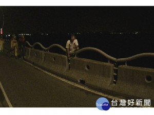 男子情緒不穩欲跳橋輕生　警消合力救援順利化解危機