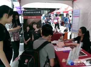 台北市政府近期依各轄內機關人力需求，釋出26個機關53個約聘僱人員職缺此次北市府約聘僱人員招募自即日起～6月4日止受理報名，預計7月14日（週六）、7月15日（週日）舉辦甄試。（圖／資料照片）