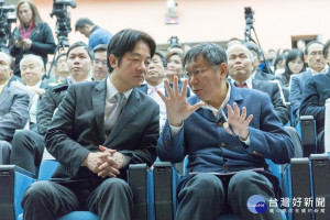 一旦「柯綠」合作破局，綠營自提人選，將成為丁守中最有利的「助攻」。（圖／取自柯文哲臉書）