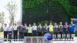 行政院長賴清德在桃園市長鄭文燦陪同，參訪桃園農業博覽會展區。

