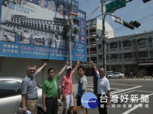 

市議員吳敏濟爭得最先進的「智慧型車行紀錄即時查詢系統」，有助遏止犯罪發生及車禍釐清責任歸屬，十八日吳議員主持說明會，各相關單位人員應邀參加。（記者陳榮昌攝）
