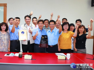雲嘉南分署長柯呈枋(前右5)、副分署長劉邦棟(前右4)、秘書黃章一(前右3)、技正楊慶元(前右6)帶領團隊拿下雙獎。