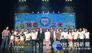 桃園市長鄭文燦前往桃園展演中心，出席「107年桃園之光表揚大會」 。

